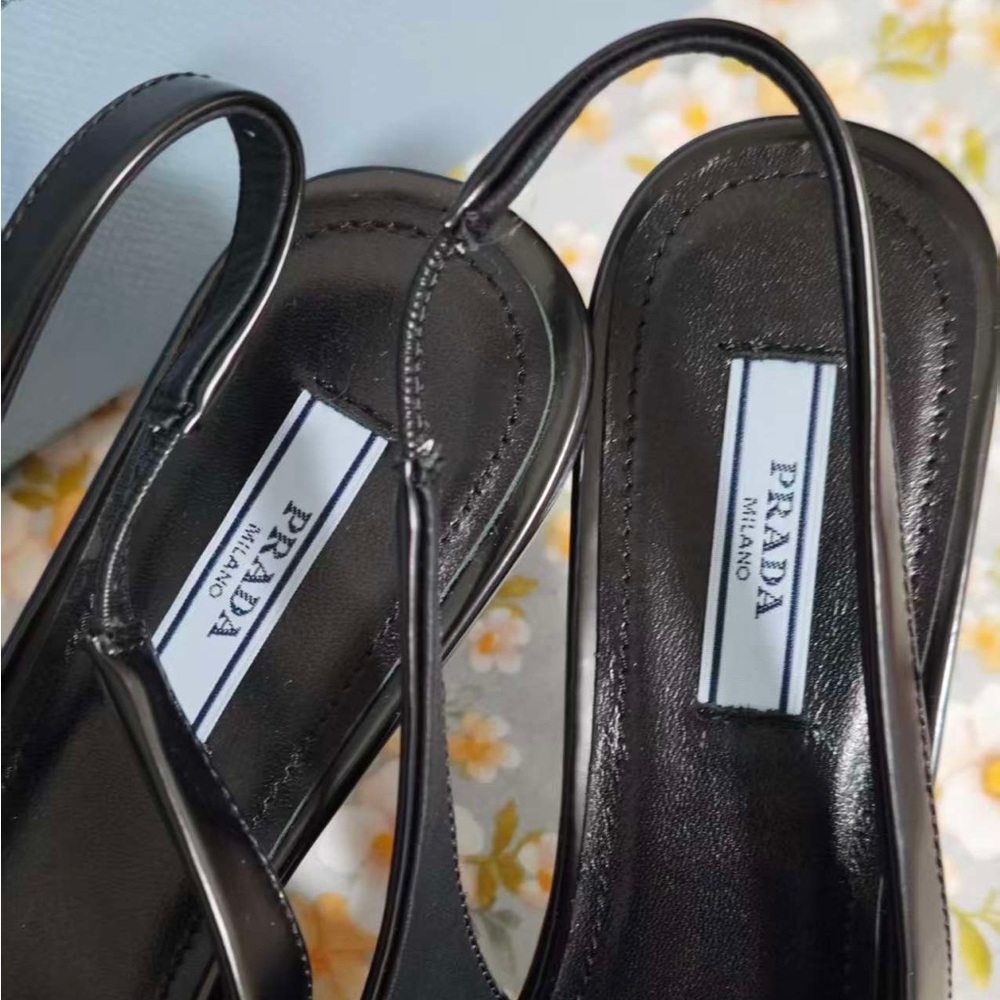 Prada heels - Picture 4 of 7